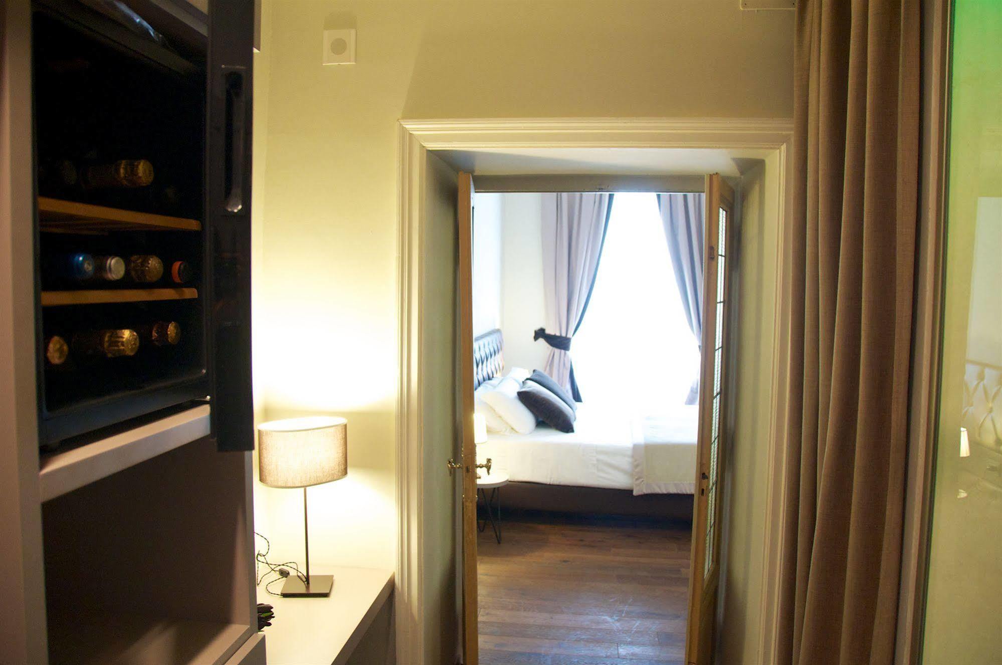 ローマ ピアッツァ ファルネーゼ ラグジュアリー スイーツ Bed & Breakfast エクステリア 写真